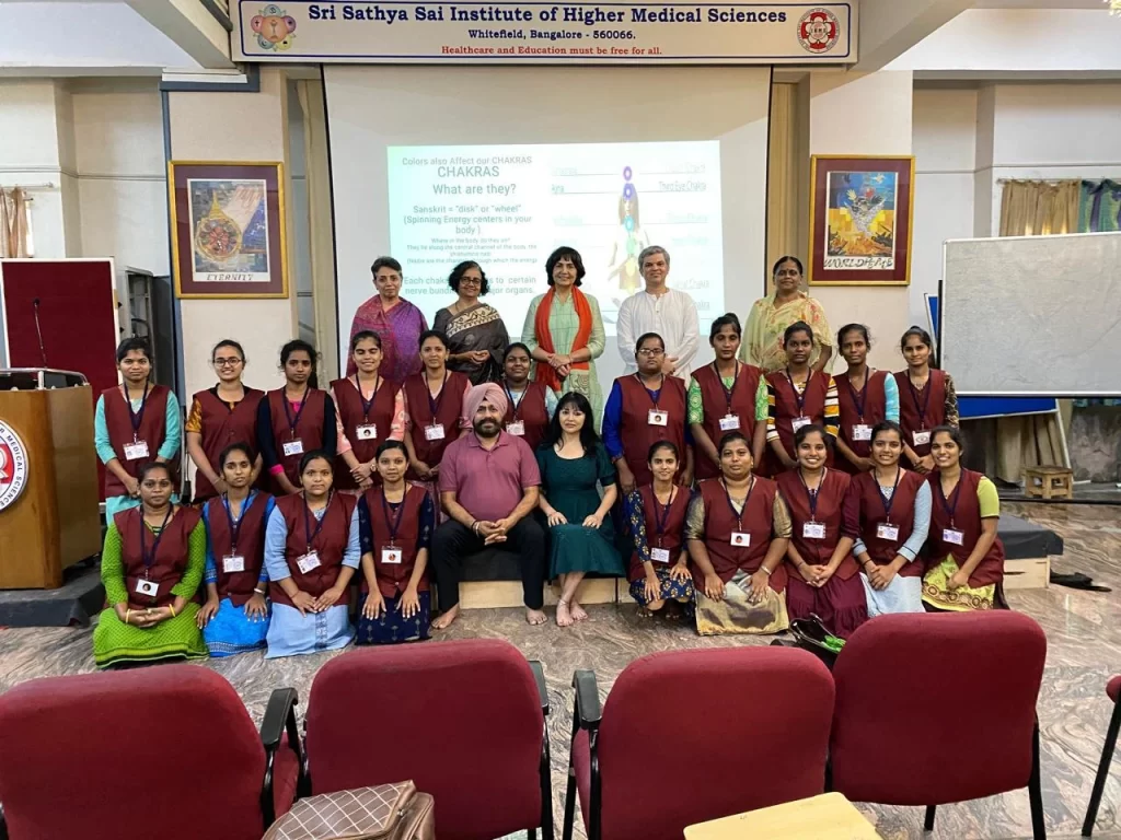 Online and Community-Based Colour Therapy Initiatives