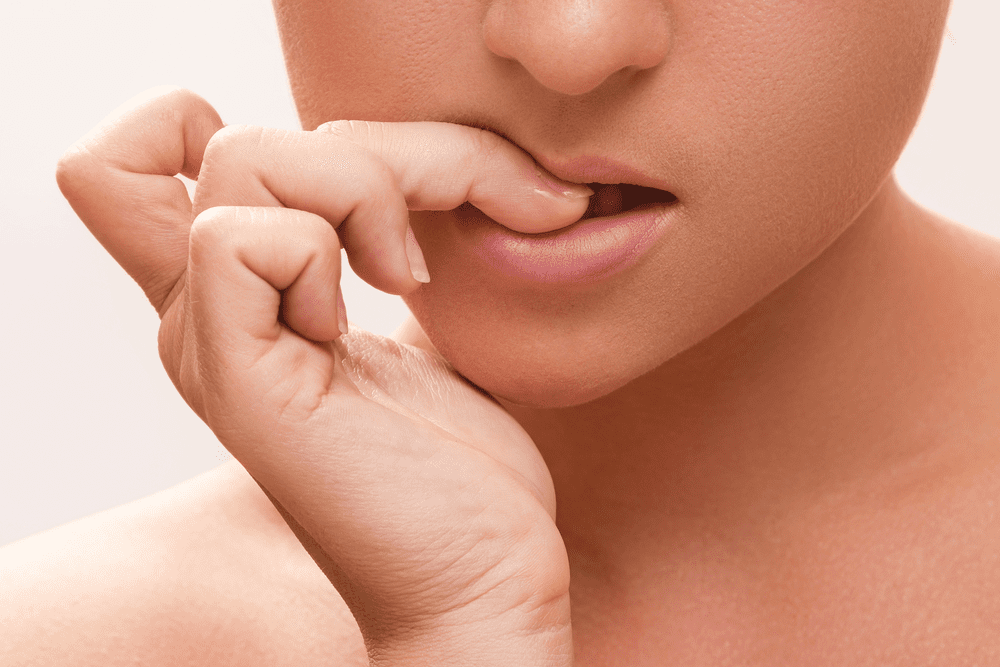 Colour therapy for nail biting